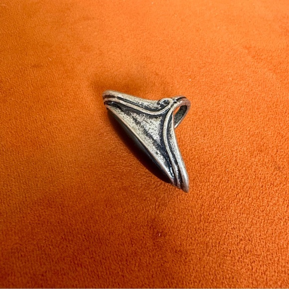 Elegant Black and Silver Jewelry Set - Picture 8 of 10